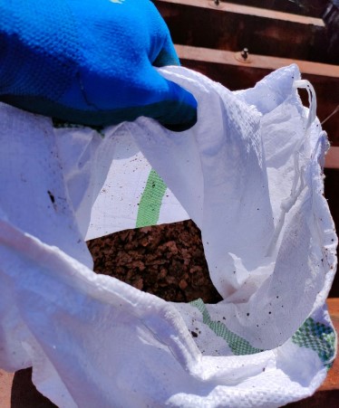 折板屋根のケレン　錆び取りでとれた量